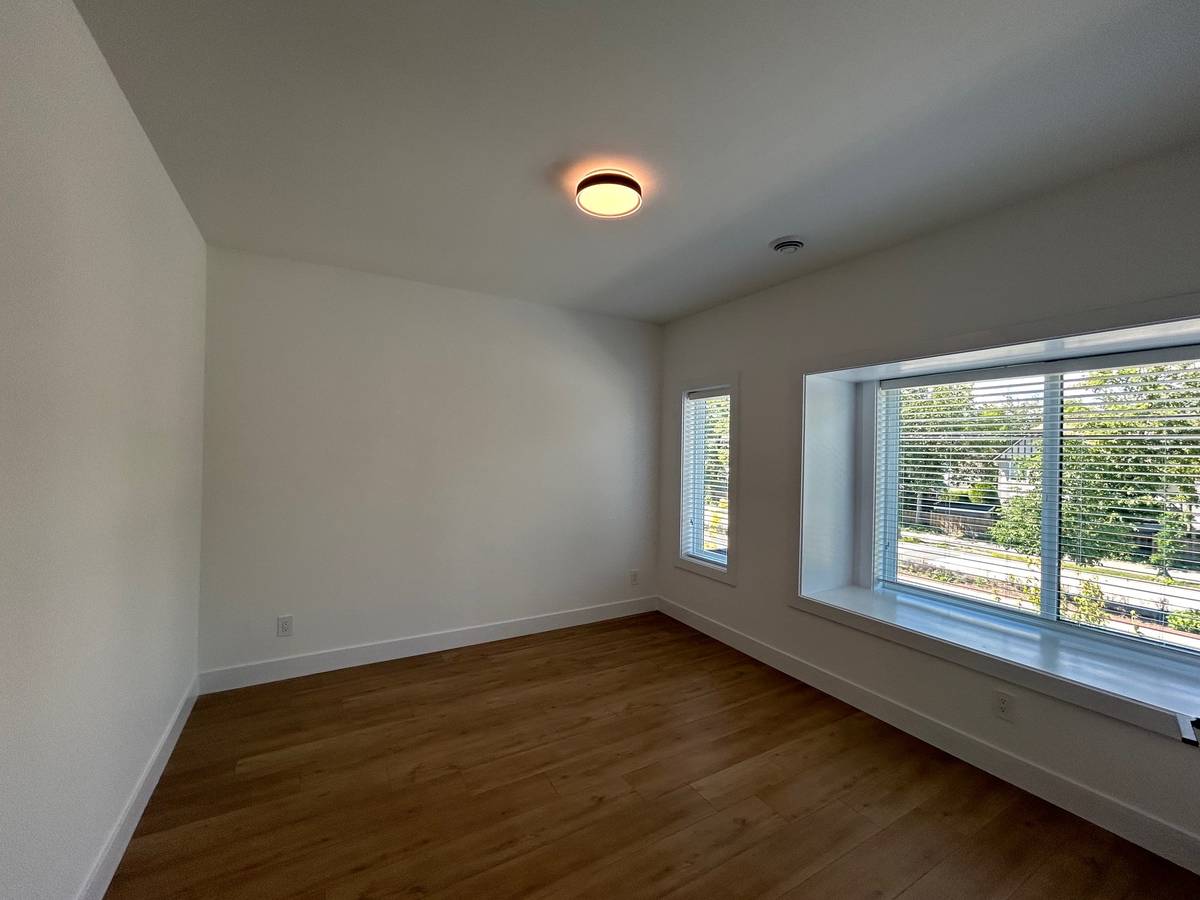 00E0E_9qjIMlKaqpL_0ww0oo_1200x900