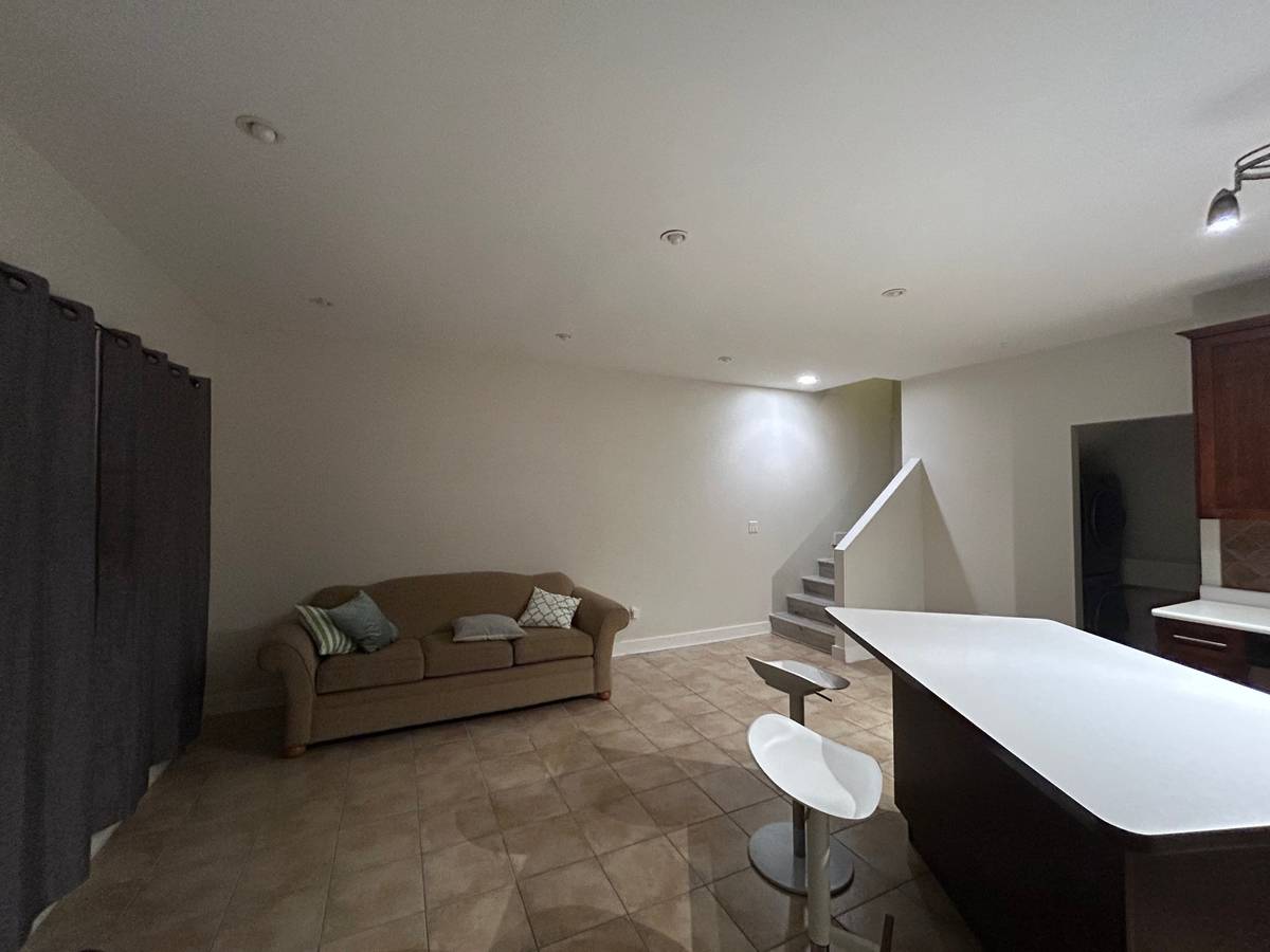 01010_i8UJeCeP8Fp_0ww0oo_1200x900