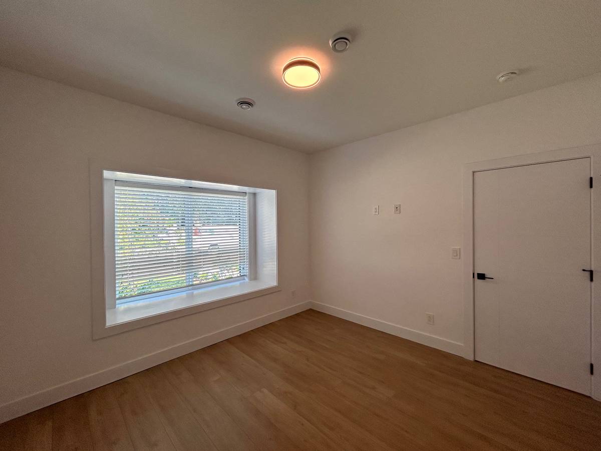 01515_c9O7TBJM8H4_0ww0oo_1200x900