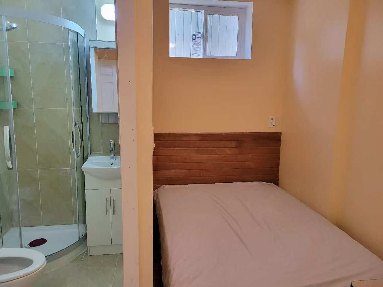 LOWER HOUSE ROOM D PHOTO 1